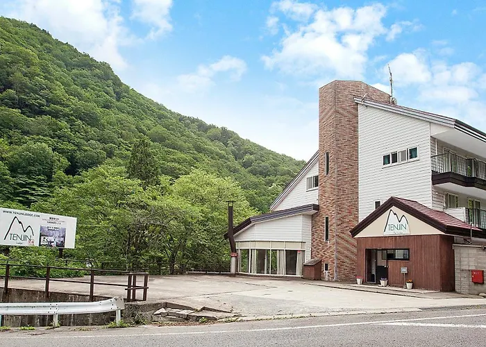 Tenjin Lodge